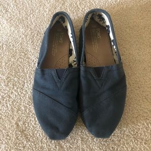Navy blue women’s Toms size 8